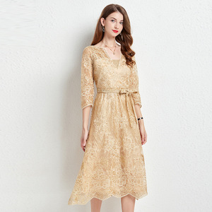 Vestido de encaje de lujo ligero de alta gama Fiesta ODM <span class=keywords><strong>para</strong></span> <span class=keywords><strong>mujeres</strong></span> de talla grande Ligeramente gordito <span class=keywords><strong>para</strong></span> banquetes Bodas Vestido de novia de la madre - Product Image 2