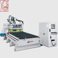 Routeur CNC industriel avec moteur de fraisage haute vitesse et outil de découpe pour le travail du bois et la fabrication d'armoires