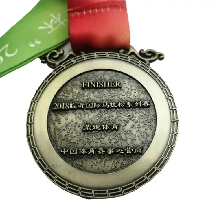 Металлический трофей и медаль с изображением дракона тотема