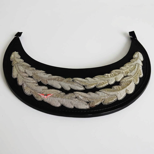 Visière de casquette KEW brodée à la main avec motif feuille de chêne argentée, accessoires uniformes pour défilés et cérémonies, visière en fil de soie. - Product Image 2
