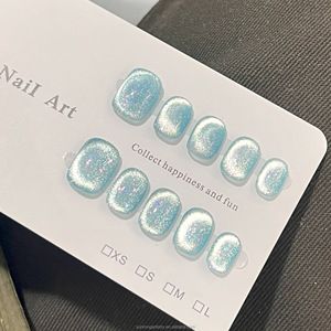 Vente en gros d'ongles press-on faits à la main pour femmes, courts, carrés, argentés, réutilisables, effet œil de chat scintillant, pour l'été - Product Image 3