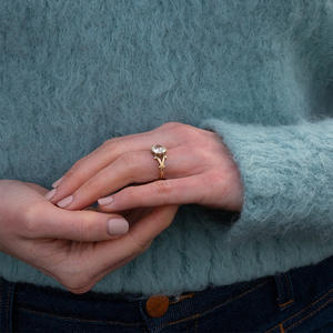 Anello di Fidanzamento Q146 per Donna Placcato Oro con Cristallo Taglio Brillante Rotondo e Strass, Gioielleria Raffinata - Product Image 4