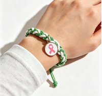 Bracelet rose pour la sensibilisation au cancer du sein en octobre, bracelet tressé à la main avec un ruban rose et un charme rond, bracelet en cordon tissé réglable