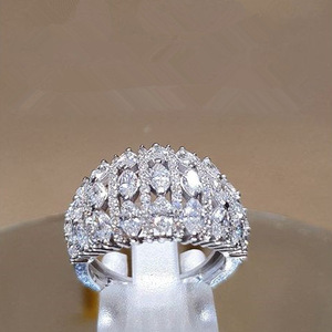 Bague de fiançailles de luxe F1505 en or blanc avec diamant taille marquise couleur D naturel pour femme - Product Image 1