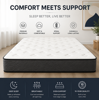 Matelas matelassé tufté minimaliste de luxe, avec dessus en tissu blanc premium, couche de mousse respirante et de soutien, pour un sommeil confortable dans la chambre.