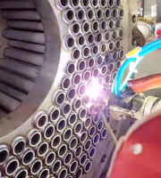 Nouveau robot de soudage orbital automatique à positionnement complet pour échangeur de chaleur tube-plateau de chaudière