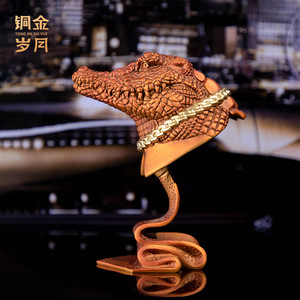 Escultura de Cabeza de Cocodrilo en Latón con Detalles en Cobre y Oro, Decoración Artística para Oficina, Figura Animal Hecha a Mano - Product Image 2