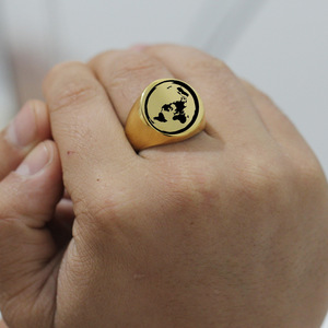 Anillo Redondo con Mapa del Mundo Grabado con Láser, 22 mm, Dorado, Joyería de Moda para Hombre, Regalo - Product Image 2