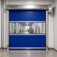 Porte rapide industrielle sur mesure avec rideau en PVC, capteur de sécurité photoélectrique et options de contrôle flexibles pour applications en usine