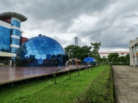 Tenda Kubah Kaca Hexagon Berinsulasi Termal 6M 7M 8M Kubah Kaca Berkualitas Tinggi untuk Hotel