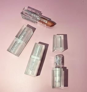 Conteneur de rouge à lèvres de maquillage blanc neigeux brillant, étui de bâton rond, <span class=keywords><strong>baume</strong></span> à lèvres en plastique - Product Image 1