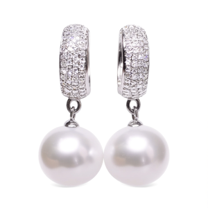 E1162 Orecchini di perle in oro bianco con diamanti naturali rotondi taglio brillante, gioielli da donna in stile classico - Product Image 1