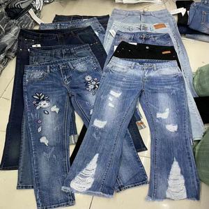 جينز جينز نسائي من الدنيم بأنماط مختلفة مناسب للاسترخاء بأرجل مستقيمة من طراز FYK107 موديل الدولار - Product Image 5