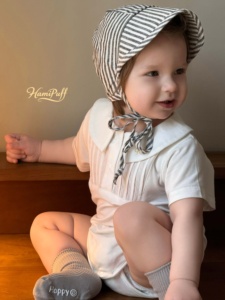 Barboteuse plissée à manches courtes avec col Peter Pan et nœud papillon pour bébés garçons, avec fermeture à boutons-pression à l'entrejambe, idéale pour baptême, fête et photographie - Product Image 2