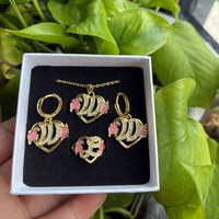 QIUHAN ODM Lettre A-Z Pendentif Boucle D'oreille Charme Collier Personnalisé Floral Initial Ensemble