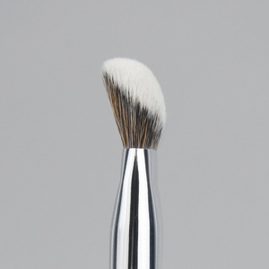 Pinceau pour fond de teint 2,5 cm, poils synthétiques, manche en bois, pour l'application du fond de teint - Product Image 3