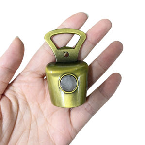 Mayorista Alta Calidad Refrigerador Suizo Decoración Metal Navidad <span class=keywords><strong>Pequeña</strong></span> Campana <span class=keywords><strong>Mano</strong></span> Anillo Campana Abrebotellas Imán <span class=keywords><strong>Nevera</strong></span> - Product Image 2