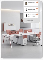 Bureau de travail extensible moderne à hauteur réglable, design en bois ouvert et modulable pour la maison et l'hôtellerie