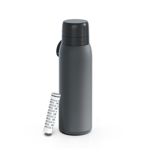 Bouteille d'eau filtrée en acier inoxydable noir La bouteille d'eau filtrée de 25oz utilise du charbon actif en coquille de noix de coco - Product Image 1