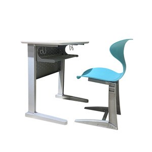 Ensemble bureau et chaise pour étudiants Masao, structure en acier laminé à froid, hauteur réglable, pour utilisation en classe. - Product Image 2