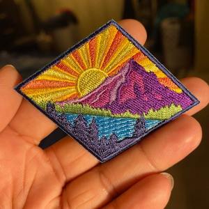 Parches Bordados con Diseño de Paisaje Hermoso, Fabricación al por Mayor, Parche Bordado Termoadhesivo Personalizado con Vista de Montaña, Amanecer y <span class=keywords><strong>Lago</strong></span> - Product Image 2