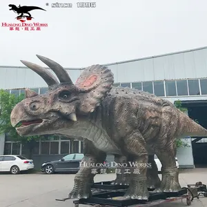 Criatura realista do dinossauro do campo do dino