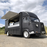 Camionnette à boissons mobile vintage noire personnalisée avec porte-bouteilles en verre et robinet à bière pression pour festival de musique en plein air