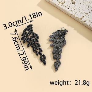 Boucles d'oreilles pendantes européennes et américaines à pampilles exagérées, longues, en alliage, ornées de pierres précieuses et de cristaux, à la mode - Product Image 2