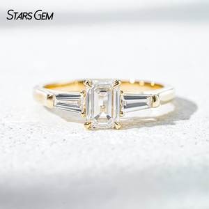Anillo de compromiso Starsgem Center con tres piedras de diamante de corte esmeralda de 1 quilate, diamante cultivado en laboratorio, con certificado IGI. - Product Image 1
