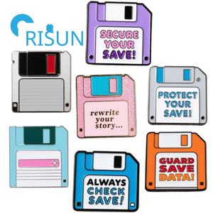 Vente en gros, Épinglette rétro en émail, insigne pour jeux d'ordinateur, bijoux, broches, insigne personnalisé pour <span class=keywords><strong>disquette</strong></span>, disque émaillé - Product Image 1