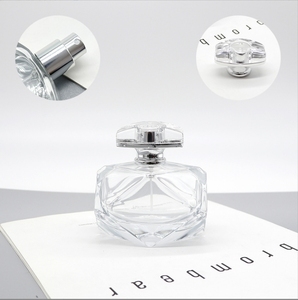 30ml 80ml a forma <span class=keywords><strong>di</strong></span> diamante bottiglia <span class=keywords><strong>di</strong></span> <span class=keywords><strong>profumo</strong></span> <span class=keywords><strong>di</strong></span> vetro quadrato <span class=keywords><strong>di</strong></span> alta qualità flacone Spray vuoto per cosmetici - Product Image 4