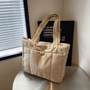 Sac fourre-tout matelassé léger et tendance de grande capacité pour femmes, idéal pour le transport – Vente en gros personnalisée - Product Image 3