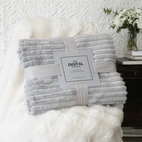 Nueva Manta Gruesa de Invierno Hecha de Franela y Terciopelo Coral con Logotipo Personalizado para Dormitorio, Oficina, Hotel, Regalo