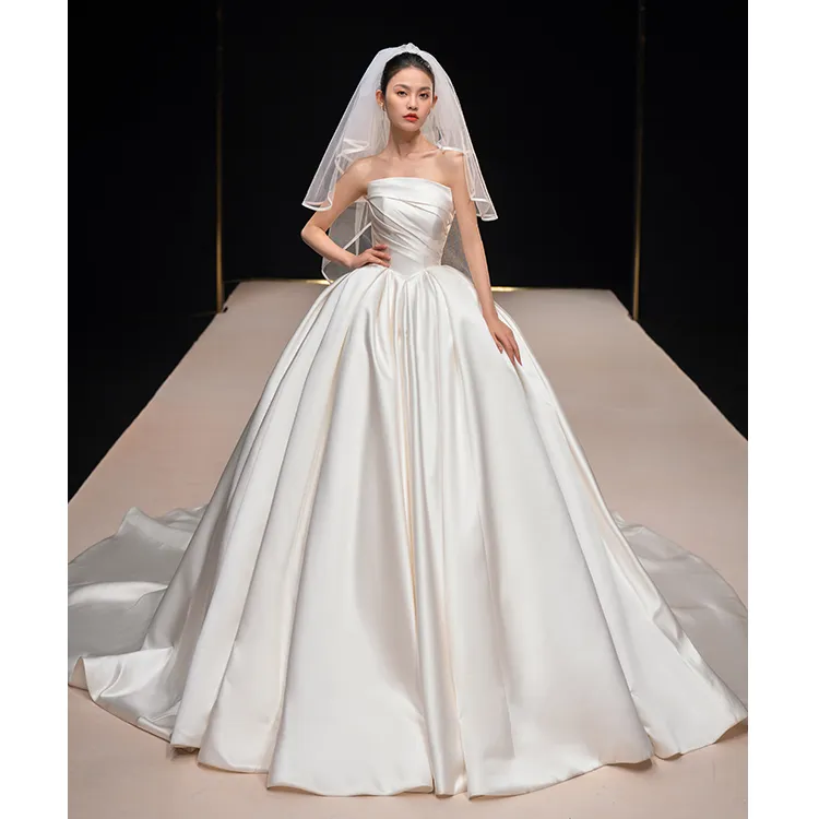 2022 Elegant Sleeveless Satin Ball Gown Wedding Dress Long Train Bridal Wedding Dress