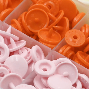 Boutons en plastique faits sur commande de bouton pression simple coloré en gros d'usine - Product Image 6