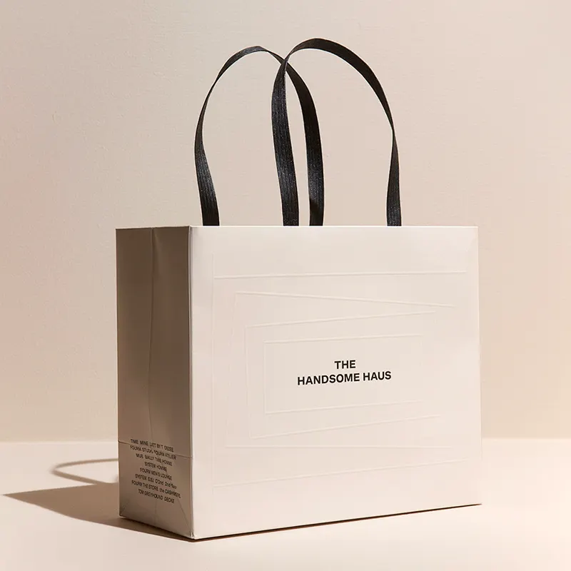새로운 맞춤형 인쇄 로고 화장품 립스틱 흑백 종이 가방 포장 선물 250gsm 종이 가방