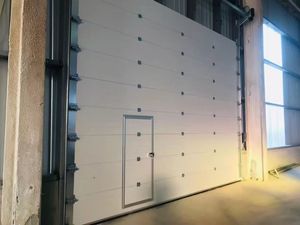 <span class=keywords><strong>Porte</strong></span> <span class=keywords><strong>de</strong></span> <span class=keywords><strong>garage</strong></span> sectionnelle industrielle <span class=keywords><strong>avec</strong></span> <span class=keywords><strong>porte</strong></span> à battant et fenêtre <span class=keywords><strong>de</strong></span> vision - Product Image 5