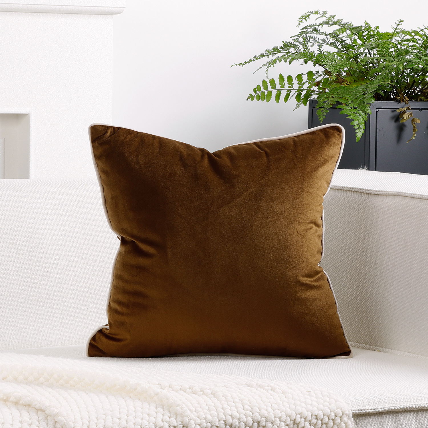Bordure contrastée marron et blanche