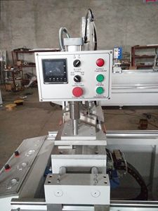 Máquina de Soldadura de Dos Cabezas UPVC Controlada por PLC de Excelente Calidad, Venta Directa de Fábrica <span class=keywords><strong>EWorld</strong></span>, Motor para Puertas de PVC/UPVC - Product Image 2