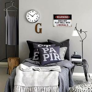 Letrero Metálico Decorativo Único para el Hogar con Motivo 'No se Integra Bien con Otros', Arte de Pared de Hierro y Latón para Bar, Regalo Moderno con Diseño de Meme - Product Image 4