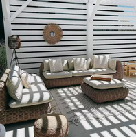Ensemble de canapés de jardin en rotin au design moderne et exclusif avec table basse pour salle à manger et usage en cour, mobilier de jardin extérieur en saule