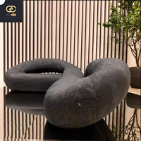 Design unique de la personnalité italienne, meubles de salon luxueux, canapé serpentin, canapé en tissu d'intérieur de villa