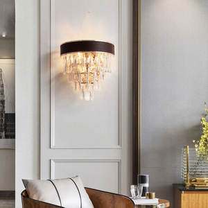 Nouveau design Applique murale de chevet pour hôtel Décoration moderne en cuir noir cristal Appliques murales d'intérieur pour la maison - Product Image 3