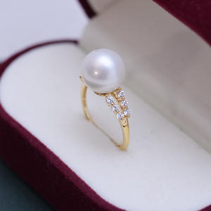 Bague en argent S925 avec perle d'eau douce ronde blanche de 10-11 mm, design simple à ouverture, lumière intense et défauts discrets - Product Image 3