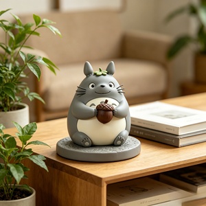 Cadeau de la Forêt : <span class=keywords><strong>Totoro</strong></span> Tenant un Acorn. Cette sculpture est sculptée et moulée par Bozhiyi. - Product Image 4