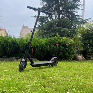Trottinette électrique pliable 8,5 pouces avec moteur sans balais, pour les trajets urbains, unisexe - Product Image 2