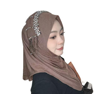 Nouveau hijab musulman pour femmes Star <span class=keywords><strong>Amoy</strong></span>, en laine, doux, fait à la main, plissé, avec pompon, col roulé, tendance, simple, joker, carré, moyen - Product Image 5