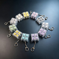 Porte-clés Mini Clavier 2x2 Créatif à 4 Emplacements, Forme Carrée, avec Touches Colorées Lumineuses et Interrupteurs Tactiles Silencieux, Pendentif Fidget Clicker