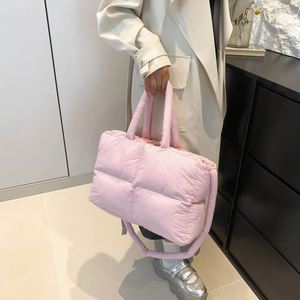 Sac bandoulière matelassé léger et résistant à l'eau, grande capacité, sacs fourre-tout gonflés pour l'été, l'automne et le printemps - Product Image 3
