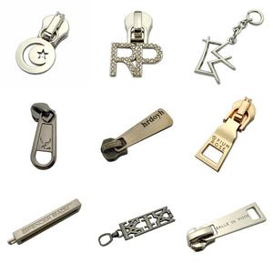Tirador de Cremallera Personalizado con Logotipo Dorado OEM para Bolsos/Ropa - Product Image 3